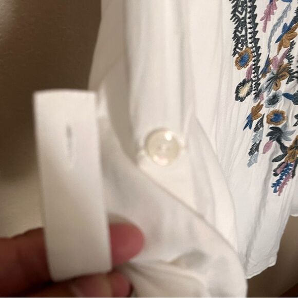 Solitaire White Tunic with Multicolor Embroidery and Tab Sleeves Size Medium - Picture 8 of 12